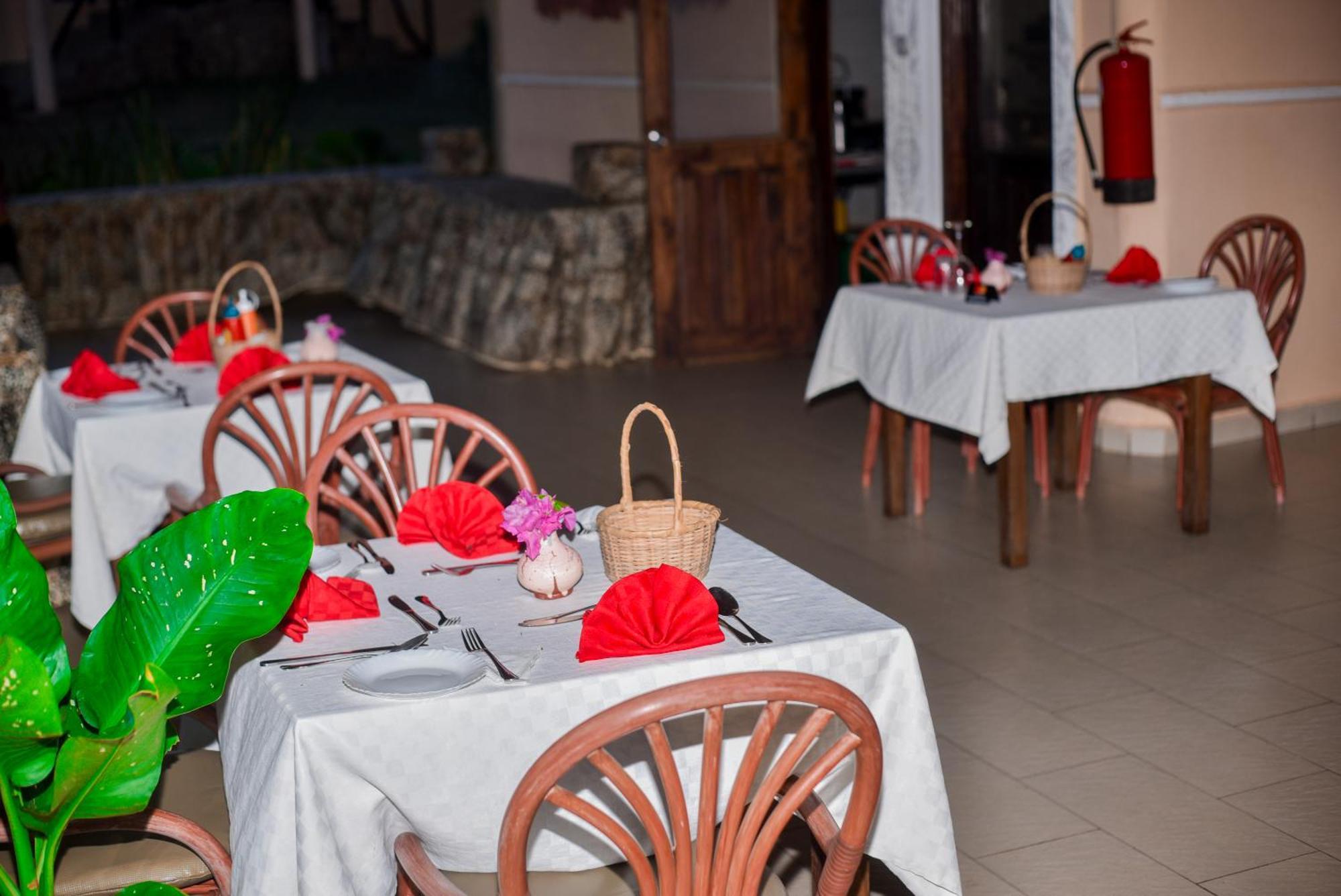 Coral Beach Resort Диани-Бич Экстерьер фото
