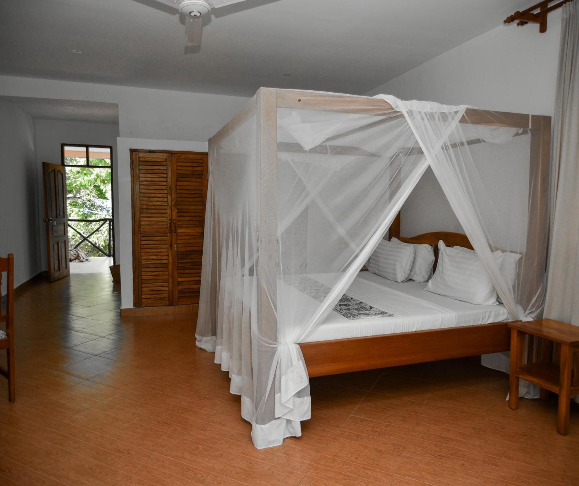 Coral Beach Resort Диани-Бич Экстерьер фото