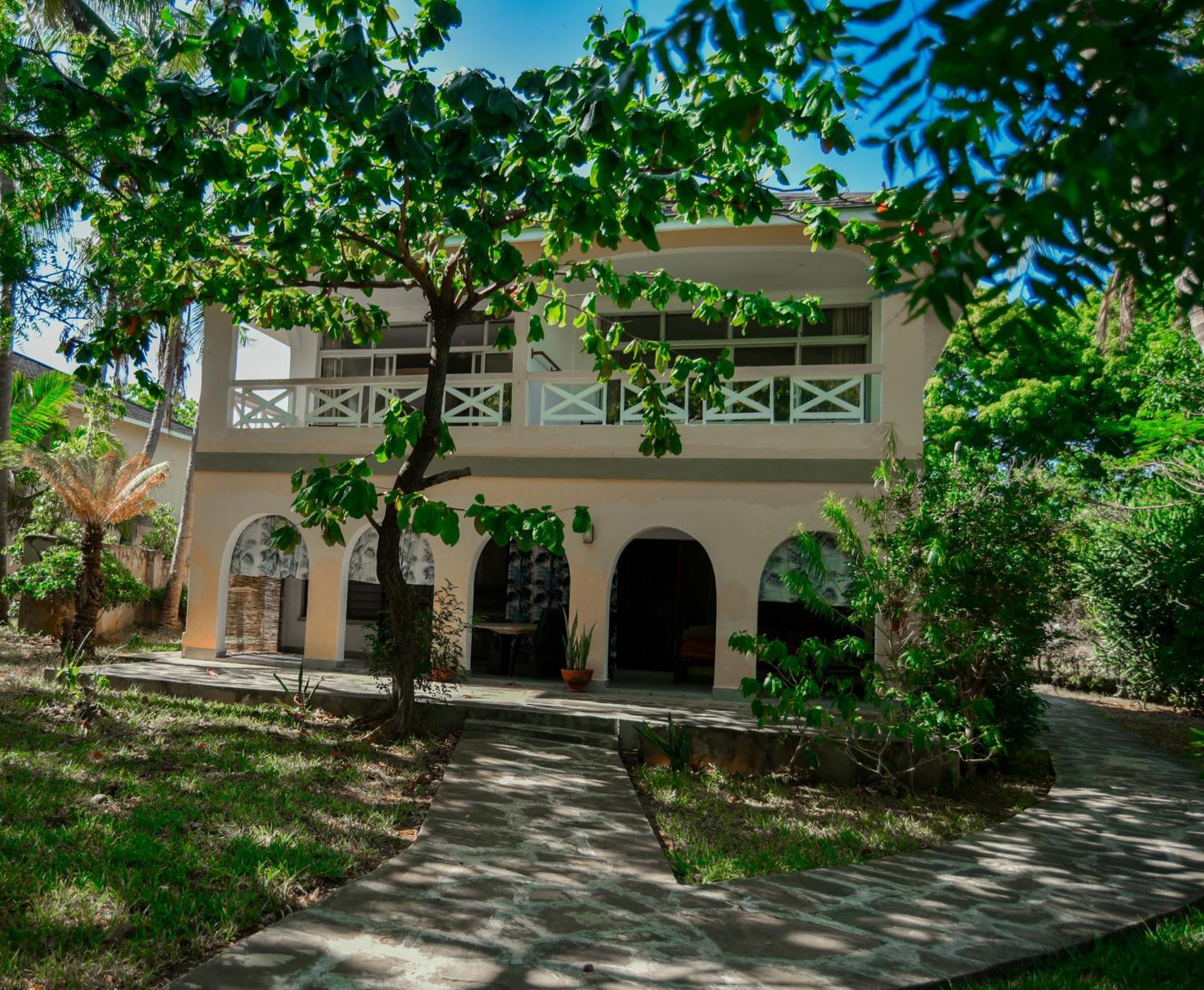 Coral Beach Resort Диани-Бич Экстерьер фото
